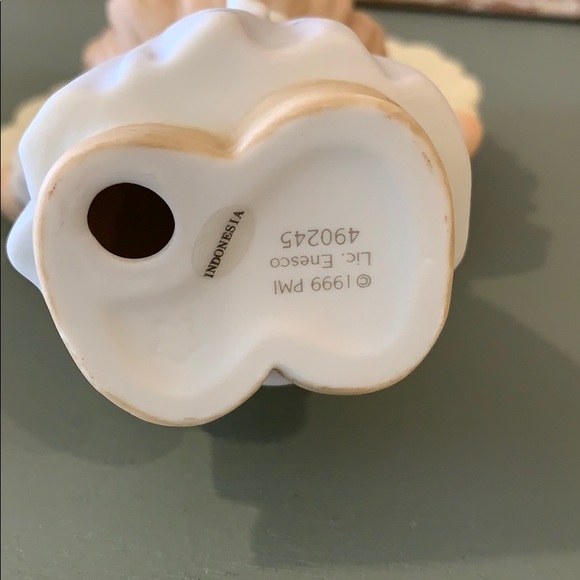 Precious Moment Club Figurines - Picture 4 of 6